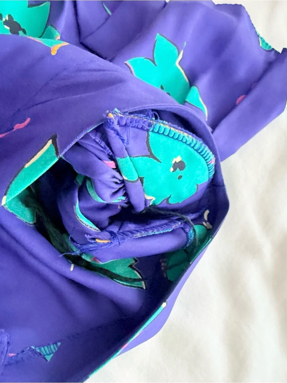Vintage 1980s Purple Dress with Flutter Sleeves and Teal Floral Print - Picture 7 of 8